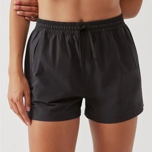 Outdoor Voices black Doing Things 2.5” Short